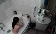 amateur brunette in tub voyeur video