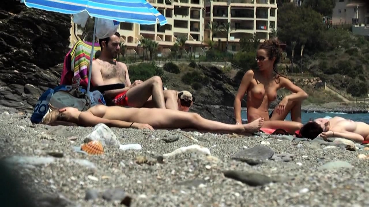 Public Outdoor Sex On The Beach By Private Couple at Nuvid picture